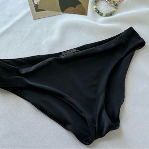 Sz_L VICTORIA'S SECRET SWIM  Solid Bikini Bottoms